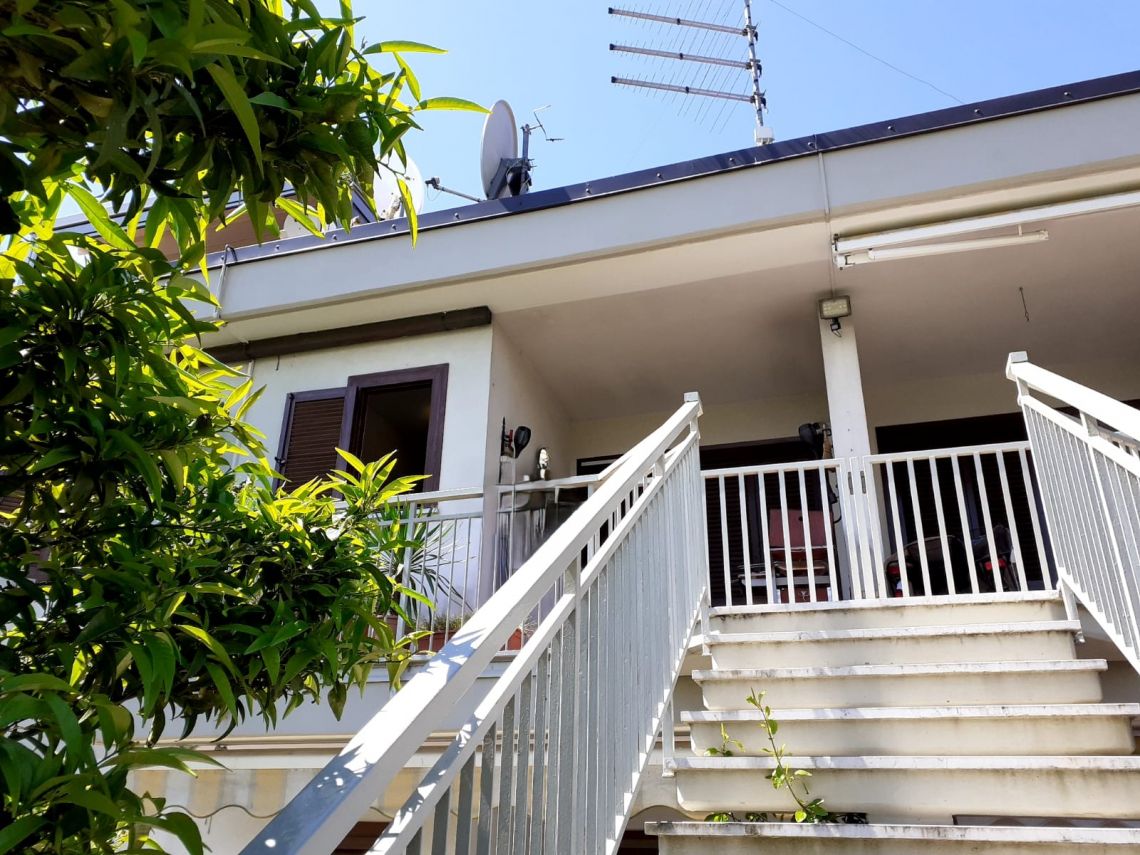 914 - Casa a schiera Luni