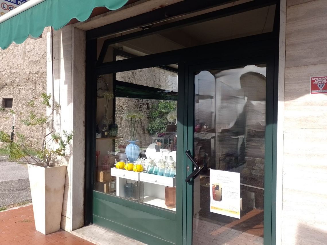 939 - Negozio Carrara
