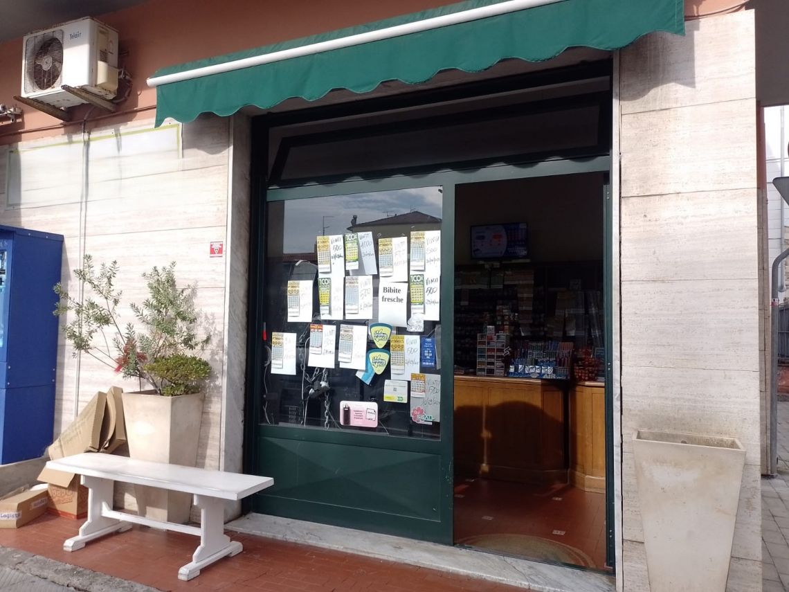 939 - Negozio Carrara