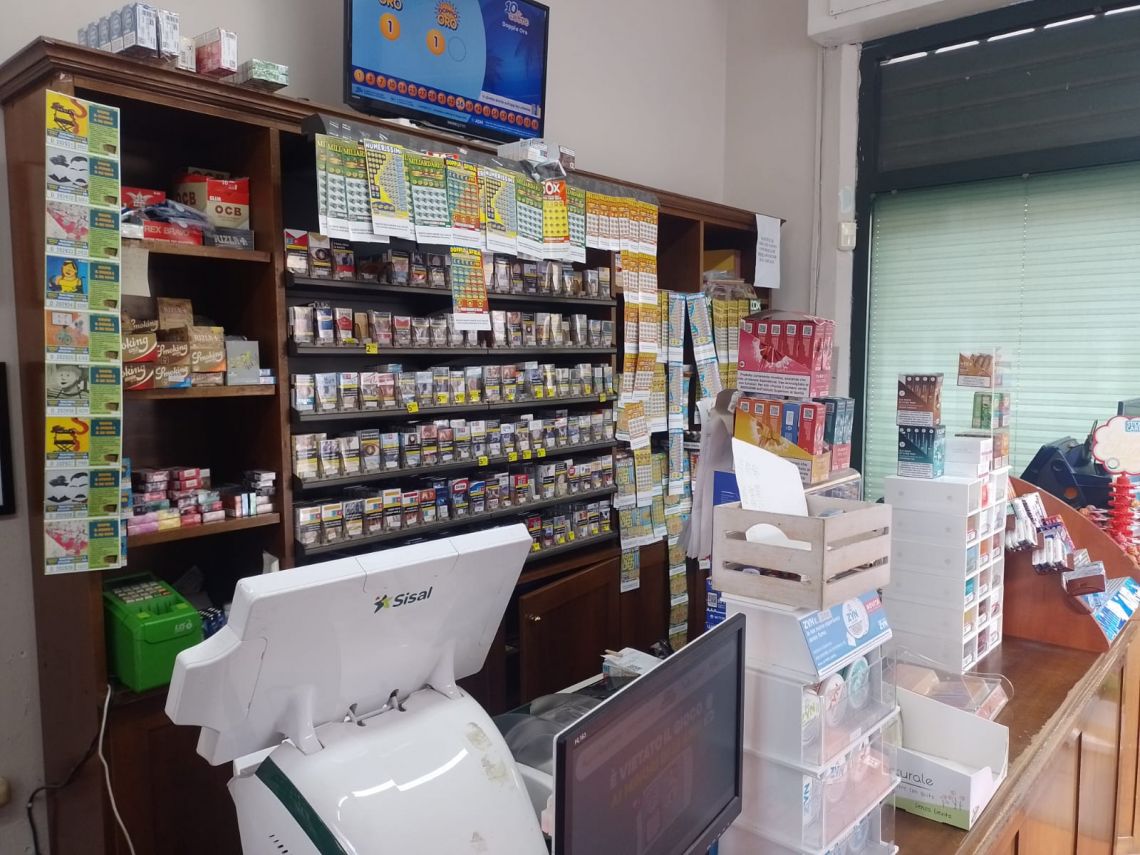 939 - Negozio Carrara
