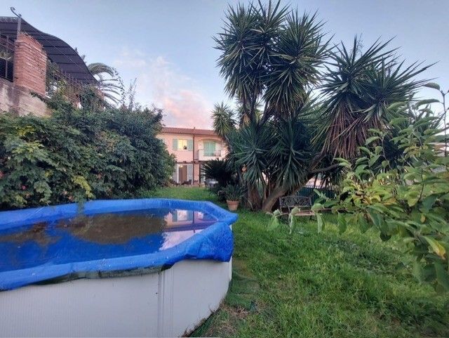 990 - Villa Bifamiliare Carrara