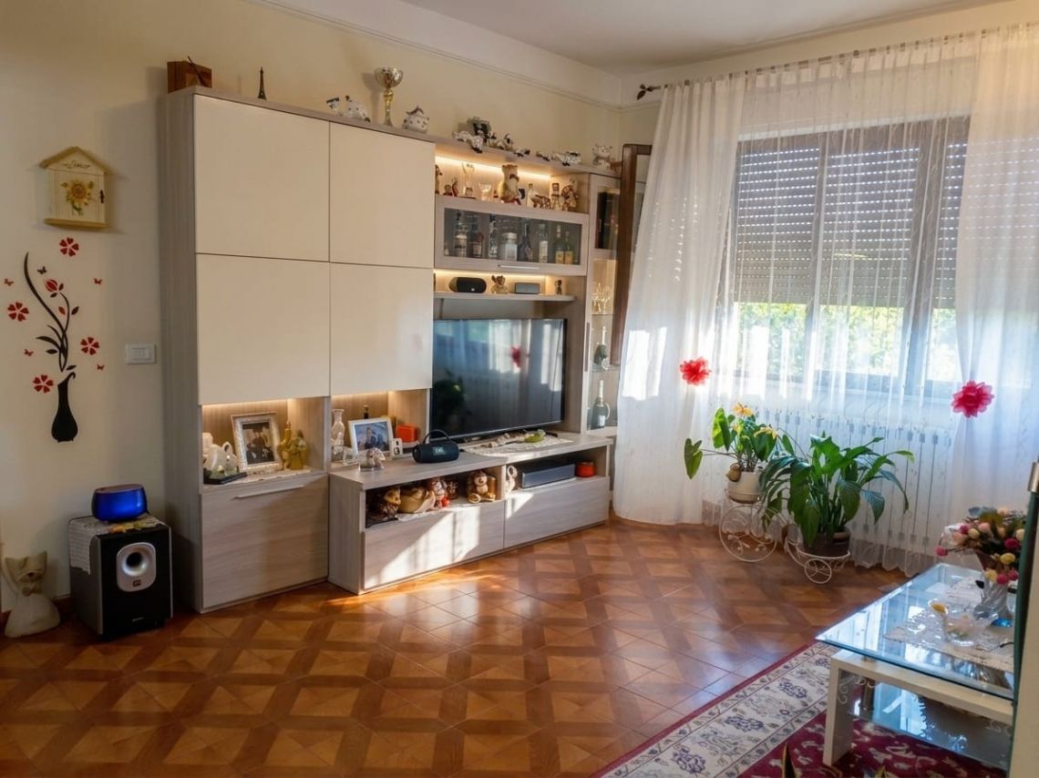 995 - Appartamento Carrara