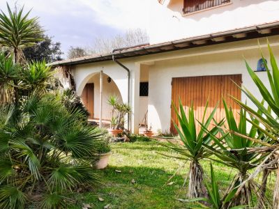 895  - Villa